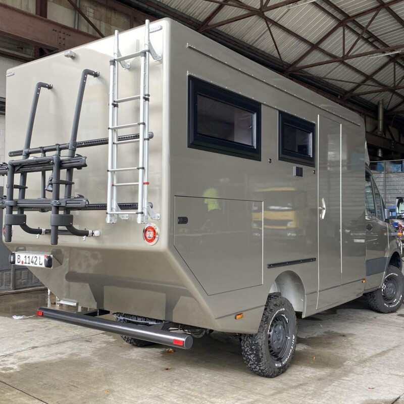 Mercedes Sprinter mit integrierter Wohnkabine