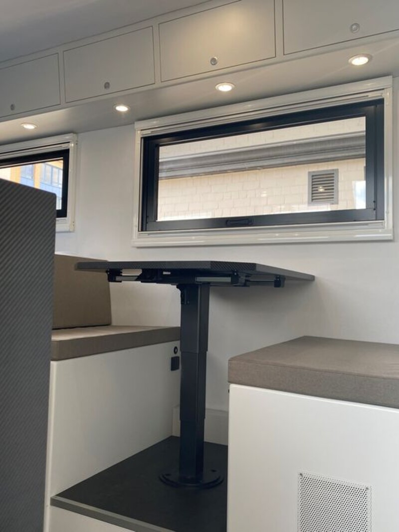 Mercedes Sprinter mit integrierter Wohnkabine