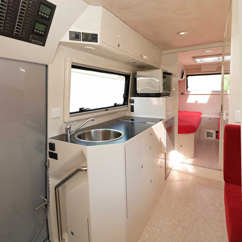 Mercedes Unimog U2450L 6x6