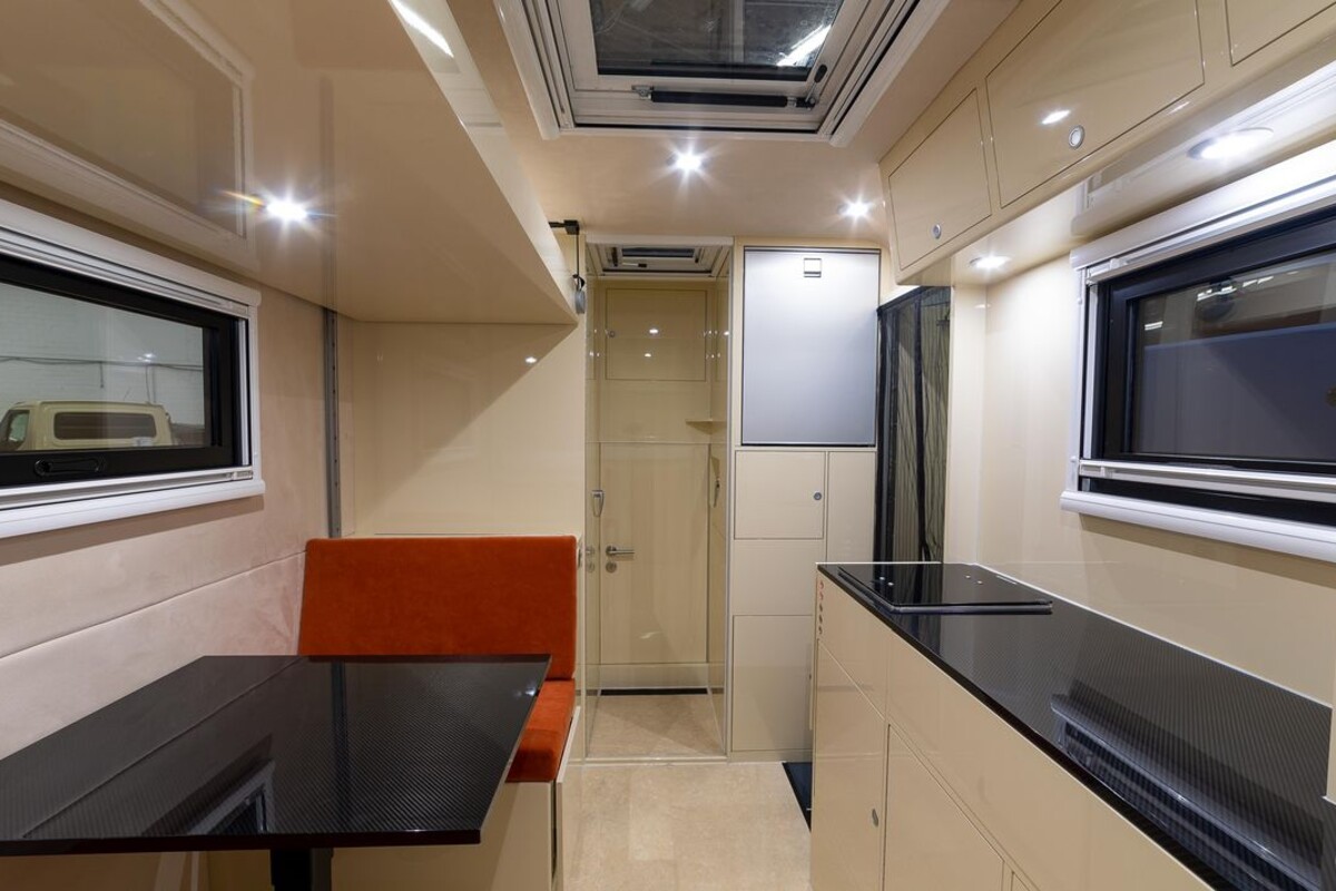 VW Crafter mit integrierter Wohnkabine