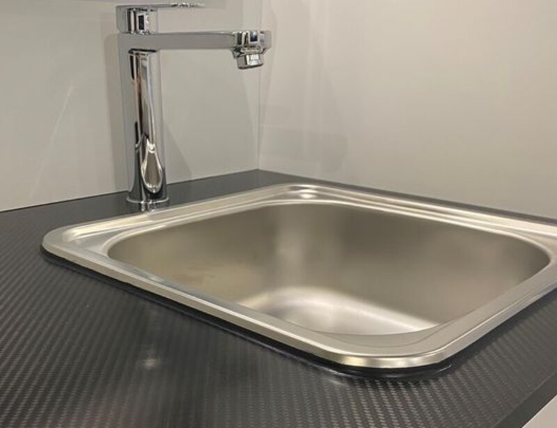 Mercedes Sprinter mit integrierter Wohnkabine