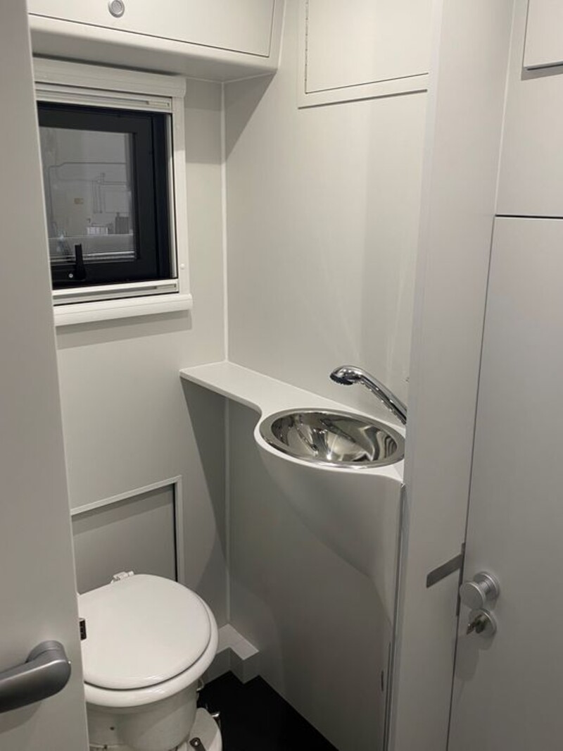 Mercedes Sprinter mit integrierter Wohnkabine